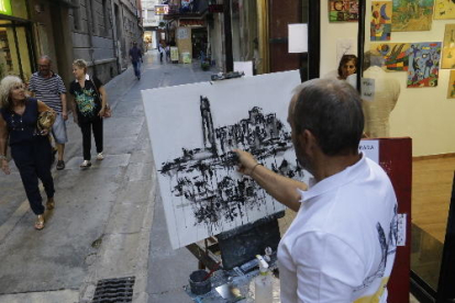 La ludoteca del Centre Històric va sortir ahir al carrer amb activitats per als més petits.