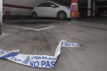 Interior del garatge de Burgos on es va produir l’assassinat d’una dona de 50 anys.