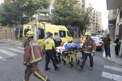 Una ambulància va traslladar la ferida a l’Arnau de Vilanova.