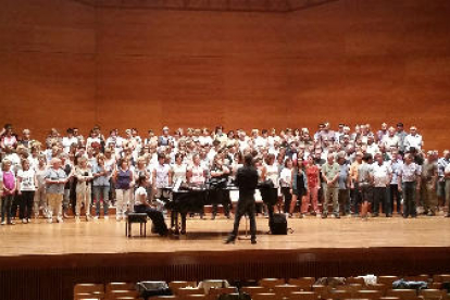 Un assaig recent a l’Auditori amb bona part dels cantaires que participaran en la interpretació d’‘El Cant de les Estrelles’ d’Enric Granados.