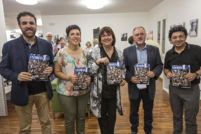 Un centenar de persones van anar ahir a l’estrena de la renovada ‘Nova Tàrrega’ i de l’exposició a la Biblioteca Comarcal de l’Urgell.