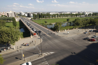 La Paeria eliminará la mediana del Pont Universitat y habilitará carril bici de ida y vuelta en la calzada de la derecha, al lado del campus.