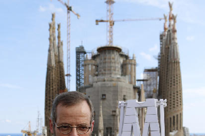 Magatzem a les Borges amb milers de tones de pedra de tot el món per a la Sagrada Família.