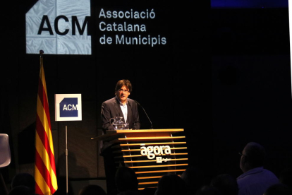 El president de la Generalitat, Carles Puigdemont, durant la clausura de l’assemblea de l’ACM.