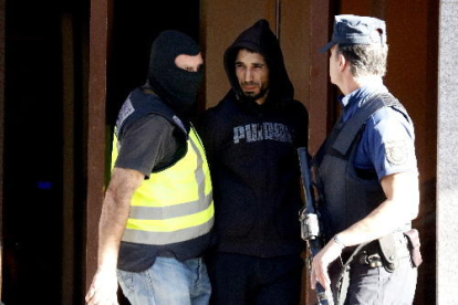 La Policia Nacional s’emporta detingut un dels jihadistes a Canovelles.