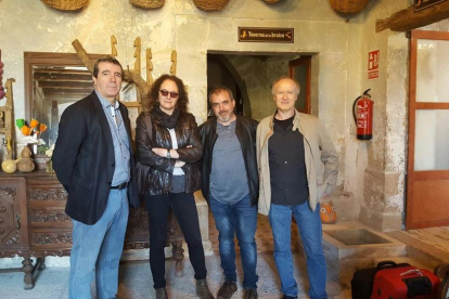 Els escriptors Emili Bayo, Empar Fernández, David Marín i Jordi de Manuel, ahir a Torrebesses.