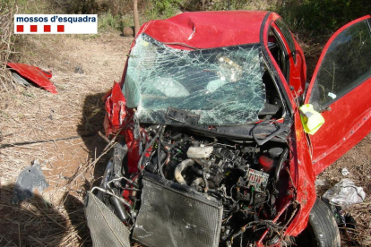 El cotxe va caure per un desnivell d’aproximadament 30 metres a uns deu quilòmetres de Torà.