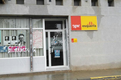 ERC denuncia pintades a la seua seu de les Borges Blanques