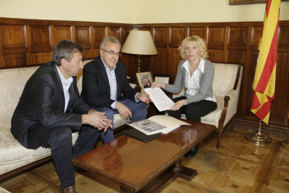Puiggròs i Mir van entregar el manifest dels alcaldes a Manso.