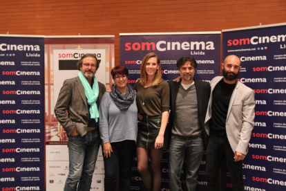 Pep Munné, la directora del Som Cinema, Anna M. Bofarull, Elisabet Terri, José Pozo i Alain Hernández, ahir al Teatre de l’Escorxador.