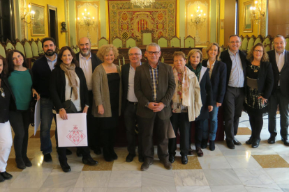 Imatge dels participants, ahir, a la visita per l’ajuntament de Lleida.