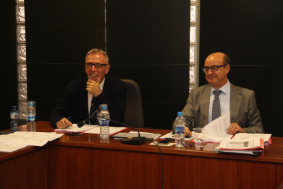 El president de l’Audiència de Lleida i el del TSJC, Jesús M. Barrientos, durant la reunió d’ahir.