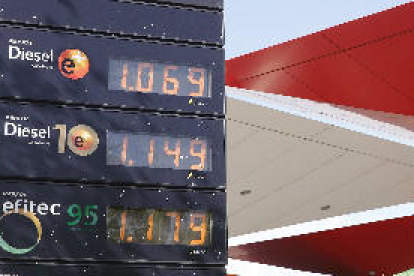 El gasoil marca un nou màxim anual i la gasolina es queda a la vora