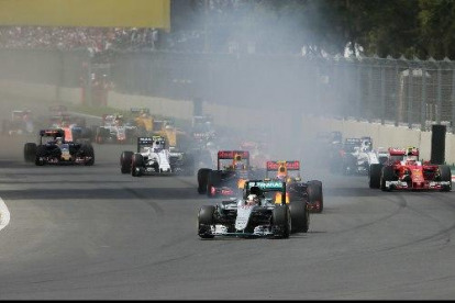 Lewis Hamilton, que sortia des de la primera posició, va prendre la davantera i pràcticament va dominar la prova de principi a final.