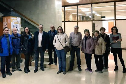 Un centenar de personas se concentraron ante la Paeria de Lleida ayer en defensa de la alcaldesa de Berga.