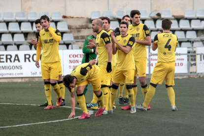 Els jugadors del Balaguer van celebrar la victòria una vegada acabat el partit.