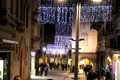 Tàrrega obre la il·luminació nadalenca, repartida en vuit carrers i places