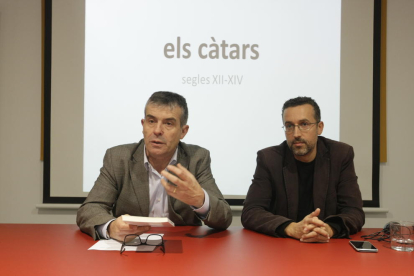 Presentan un libro en el Museu de Lleida sobre los cátaros y un poemario del leridano Eduard Batlle en el Cafè del Teatre
