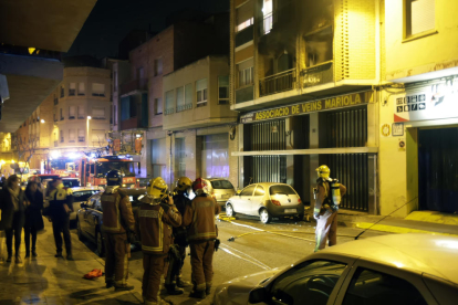 Varios heridos en un incendio de un piso en la Mariola