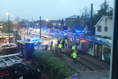 Escenari del descarrilament del tramvia al sud de Londres.