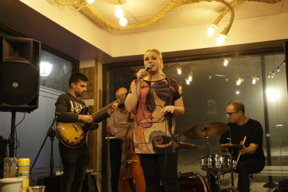 La cantante actuó anoche en La Pinta acompañada de un cuarteto.
