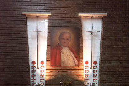Un mechón de Juan Pablo II se venera en Mequinensa