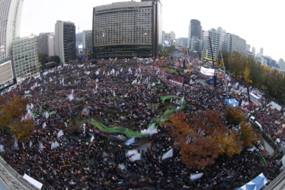 Seúl acogió ayer la mayor movilización en la historia surcoreana.