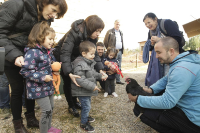 Famílies van visitar ahir explotacions rurals a l’Horta.