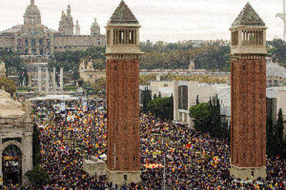 Milers de persones protesten per la resposta judicial a càrrecs sobiranistes