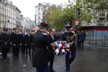 El presidente de Francia, Francois Hollande, durante el homenaje.