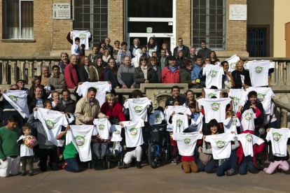 Foto de família dels participants ahir al col·legi Maristes Montserrat de Lleida.