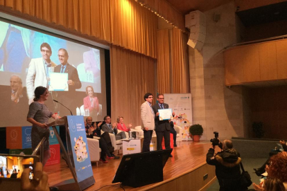 Lavín recogió el diploma en un acto celebrado en Santander. 