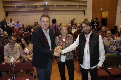 José Luis Aguilà, Núria Solé i Camil Ros ahir a la Sala Víctor Siurana de la UdL.