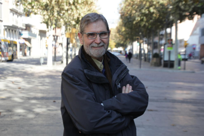 El escritor Ramon Solsona, ayer en Lleida, antes de presentar ‘Allò que va passar a Cardós’.