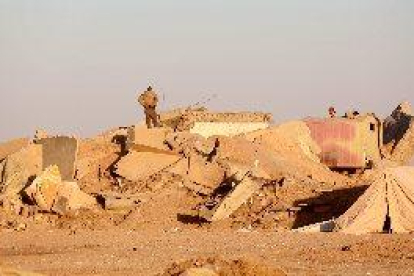 Fuerzas iraquíes hallan un almacén de armas del EI al sureste de Mosul