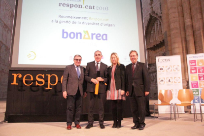 Àngel Ros, Antoni Condal, Neus Munté i Josep Santacreu, ahir en l’entrega del premi.
