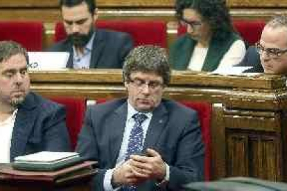 Puigdemont convoca la cimera pel referèndum el 23 de desembre en el Parlament