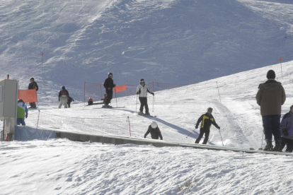 Milers d’esquiadors obren el pont de la Puríssima