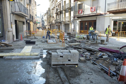 Las obras de la calle General Güell de Cervera están en su recta final para abrirla mañana.