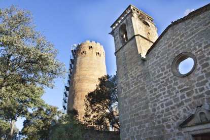 Les bastides que s’han instal·lat a la torre per poder fer els treballs de consolidació.