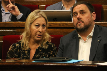 Neus Munté y Oriol Junqueras en un pleno del Parlament.
