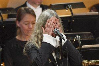 L’emoció de Patti Smith humanitza la cerimònia dels Nobels