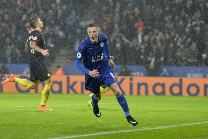 El Leicester, vigente campeón, golea a un City de Guardiola en crisis