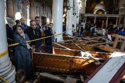 25 Muertos en un atentado contra el complejo catedralicio copto de El Cairo