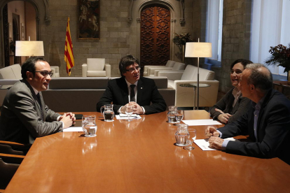 Rull, Puigdemont, Colau y Poveda ayer en la reunión.