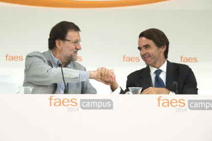 Rajoy i Aznar en un acte de la fundació el 2014.