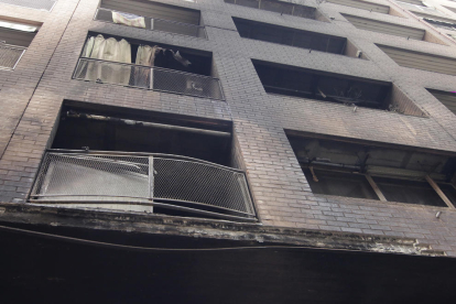 Los balcones de los pisos situados justo encima quedaron destrozados. 