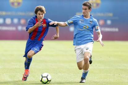 Marc Resa, en un partit de juvenils davant del Barça.