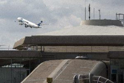 Hallados rastro de explosivo en los cadáveres del avión de Egyptair estrellado en mayo