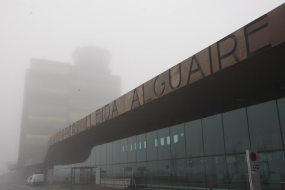 Boira a l'aeroport d'Alguaire en una imatge d'arxiu.